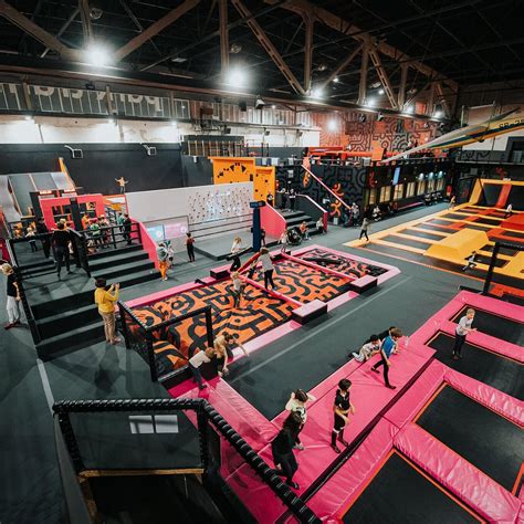 Hangar 646 .